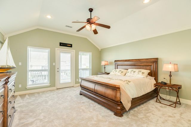 325 Admiral Circle, Tiki Island, TX 77554