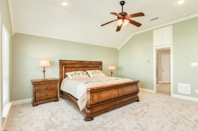 325 Admiral Circle, Tiki Island, TX 77554