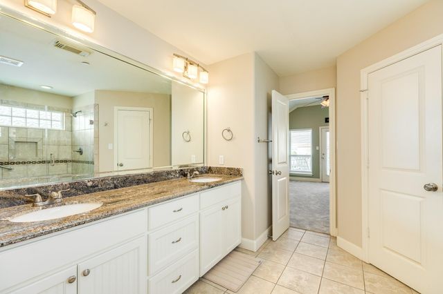 325 Admiral Circle, Tiki Island, TX 77554