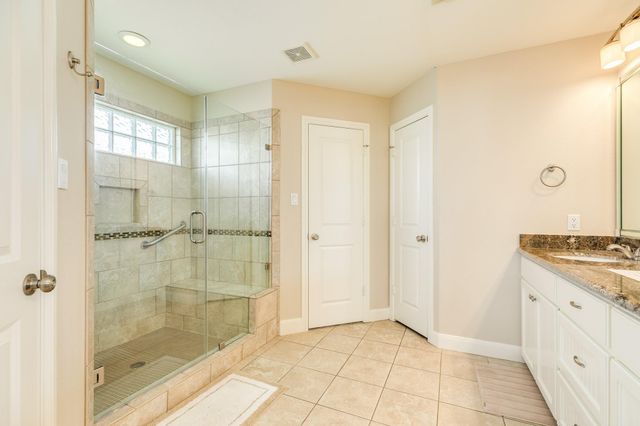 325 Admiral Circle, Tiki Island, TX 77554