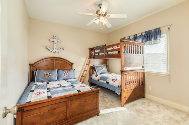 325 Admiral Circle, Tiki Island, TX 77554