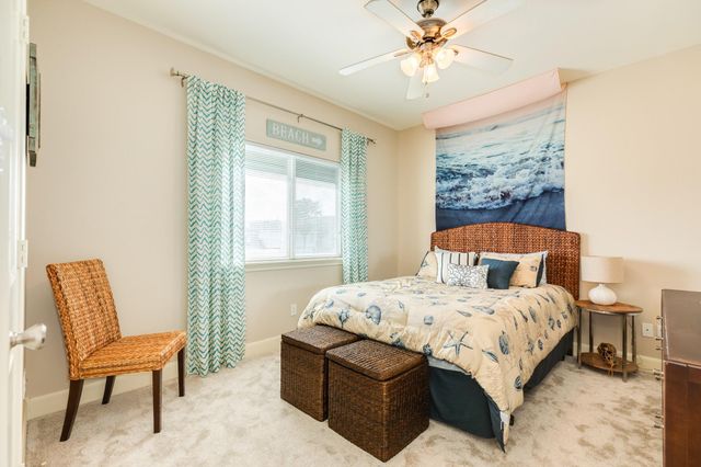 325 Admiral Circle, Tiki Island, TX 77554