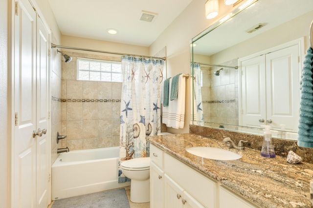 325 Admiral Circle, Tiki Island, TX 77554