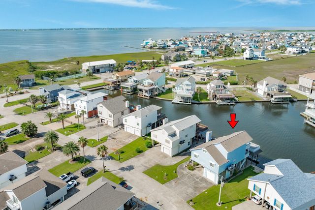 325 Admiral Circle, Tiki Island, TX 77554