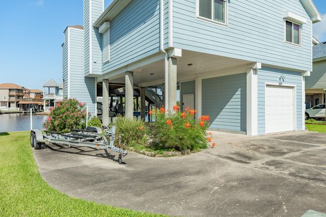 325 Admiral Circle, Tiki Island, TX 77554