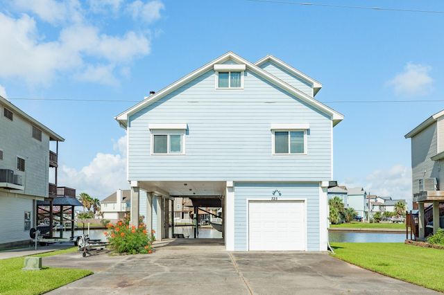 325 Admiral Circle, Tiki Island, TX 77554