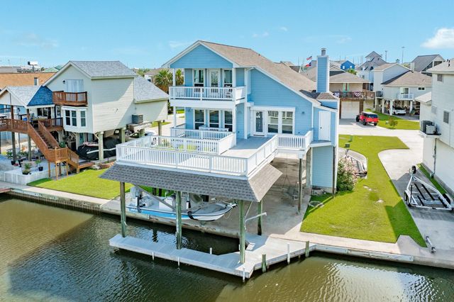 325 Admiral Circle, Tiki Island, TX 77554