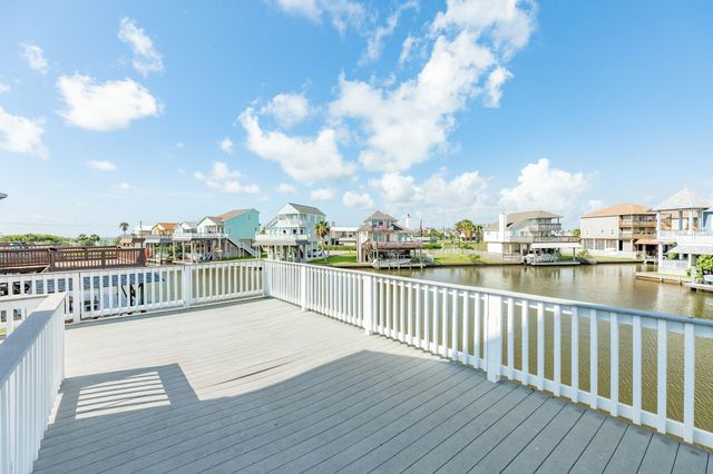 325 Admiral Circle, Tiki Island, TX 77554