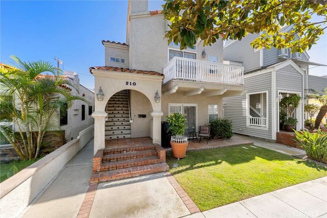 210 Glendora Avenue, Long Beach, CA 90803