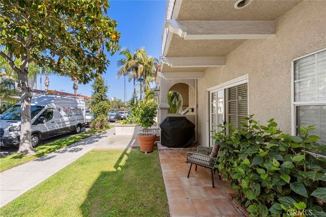 210 Glendora Avenue, Long Beach, CA 90803