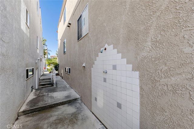 210 Glendora Avenue, Long Beach, CA 90803