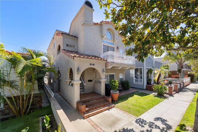 210 Glendora Avenue, Long Beach, CA 90803