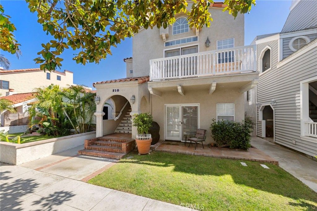 210 Glendora Avenue, Long Beach, CA 90803