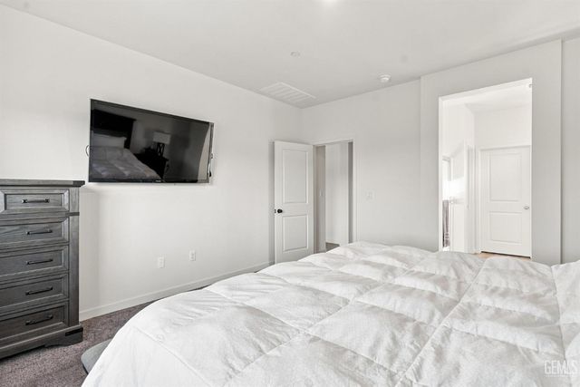 913 Macclesfield Street, Bakersfield, CA 93307