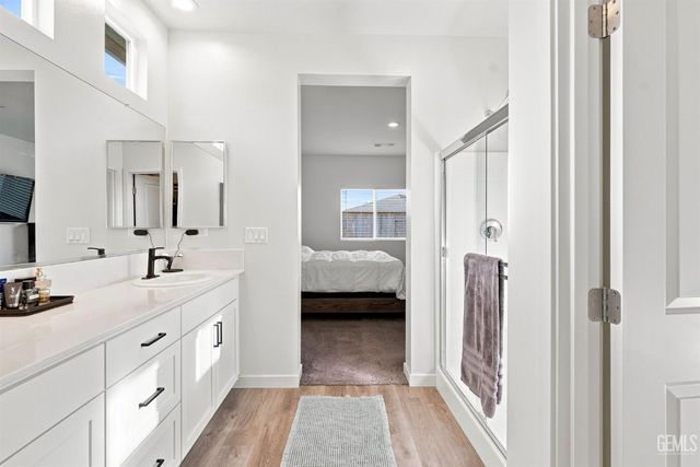 913 Macclesfield Street, Bakersfield, CA 93307