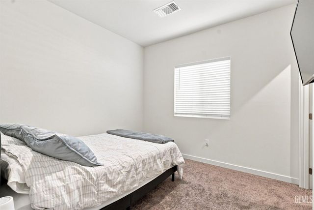 913 Macclesfield Street, Bakersfield, CA 93307