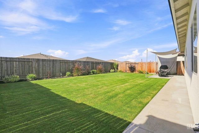 913 Macclesfield Street, Bakersfield, CA 93307