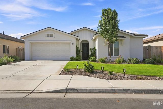 913 Macclesfield Street, Bakersfield, CA 93307
