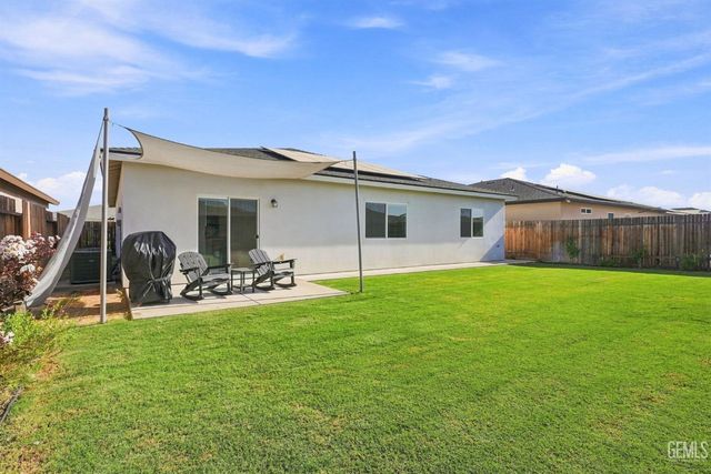 913 Macclesfield Street, Bakersfield, CA 93307
