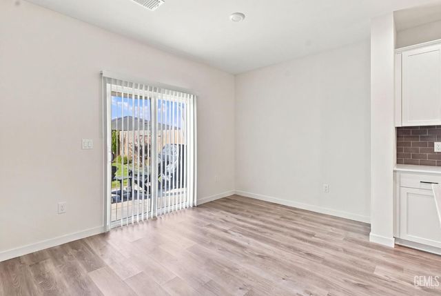 913 Macclesfield Street, Bakersfield, CA 93307