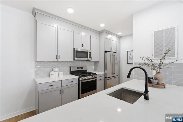 660 Bloomfield Avenue 402, Bloomfield, NJ 07003