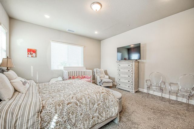 467 Heirloom Lane, Clovis, CA 93619