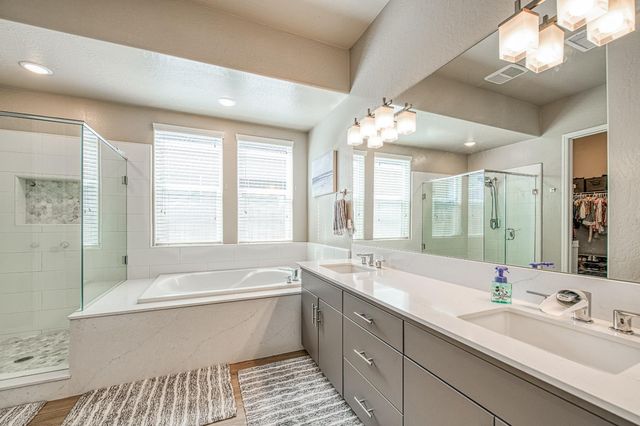 467 Heirloom Lane, Clovis, CA 93619