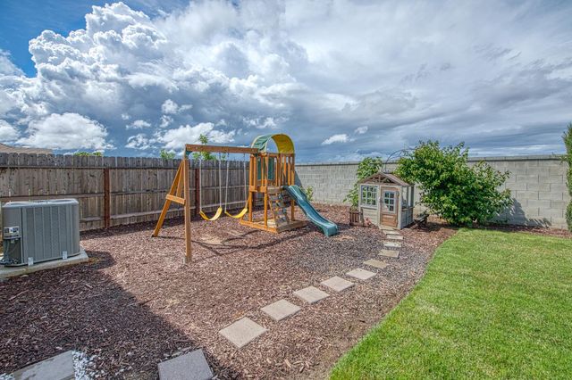 467 Heirloom Lane, Clovis, CA 93619