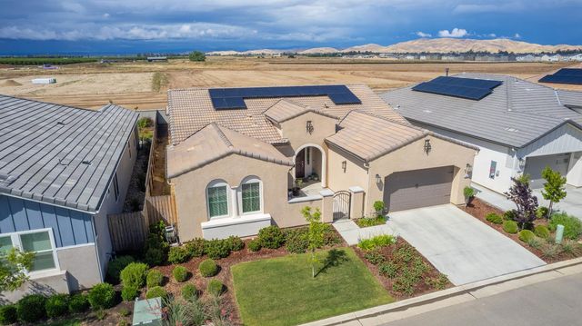 467 Heirloom Lane, Clovis, CA 93619