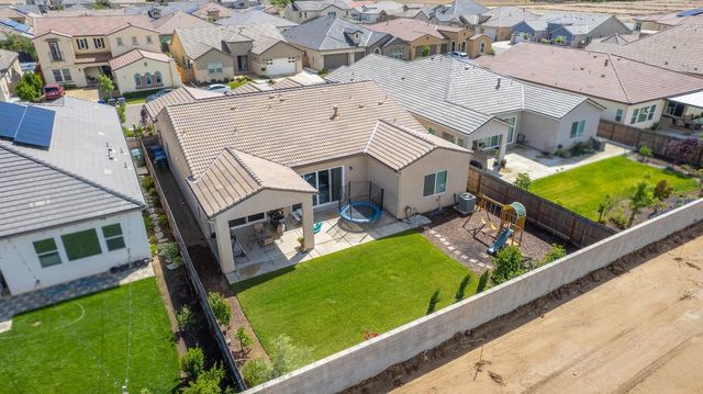 467 Heirloom Lane, Clovis, CA 93619