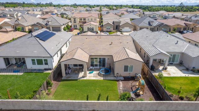 467 Heirloom Lane, Clovis, CA 93619
