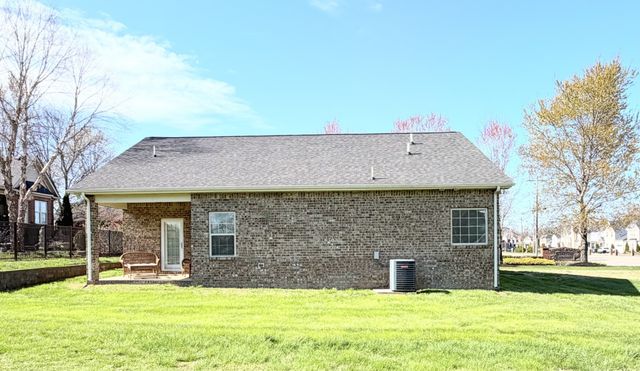 1001 Meadowview Dr, Spring Hill, TN 37174