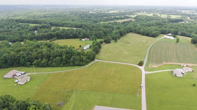 5475 King Robert Ln, Westmoreland, TN 37186