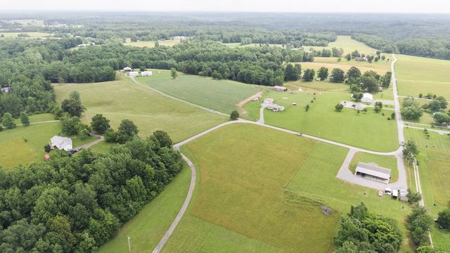 5475 King Robert Ln, Westmoreland, TN 37186