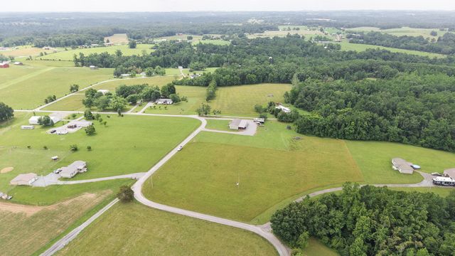 5475 King Robert Ln, Westmoreland, TN 37186