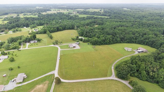 5475 King Robert Ln, Westmoreland, TN 37186
