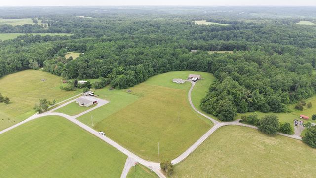 5475 King Robert Ln, Westmoreland, TN 37186