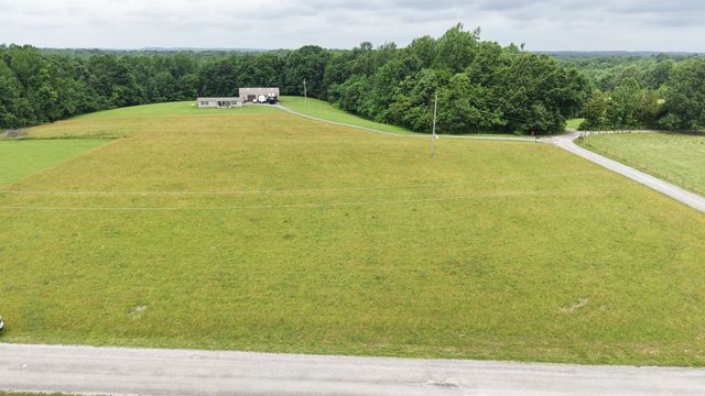 5475 King Robert Ln, Westmoreland, TN 37186