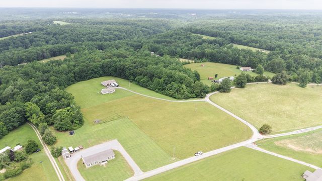 5475 King Robert Ln, Westmoreland, TN 37186