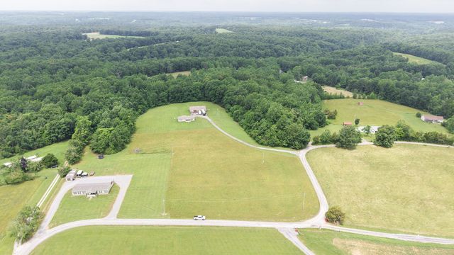 5475 King Robert Ln, Westmoreland, TN 37186