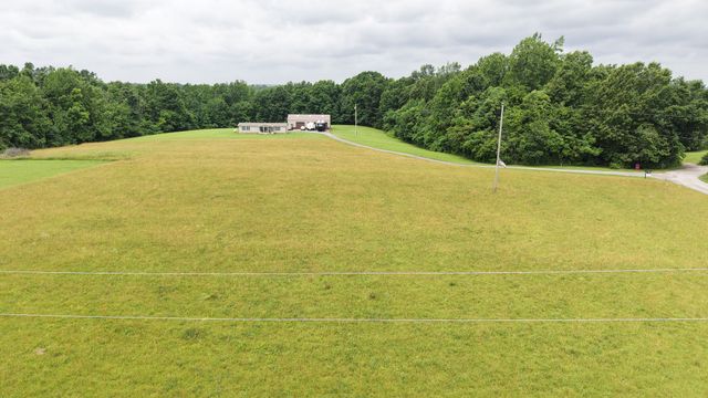 5475 King Robert Ln, Westmoreland, TN 37186
