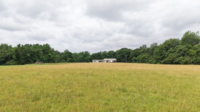 5475 King Robert Ln, Westmoreland, TN 37186