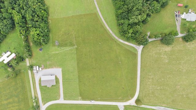 5475 King Robert Ln, Westmoreland, TN 37186