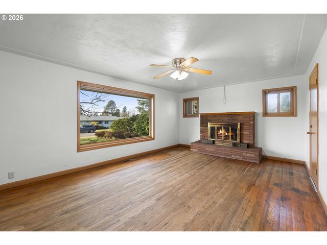 894 MEADOWLAWN DR SE, Salem, OR 97317