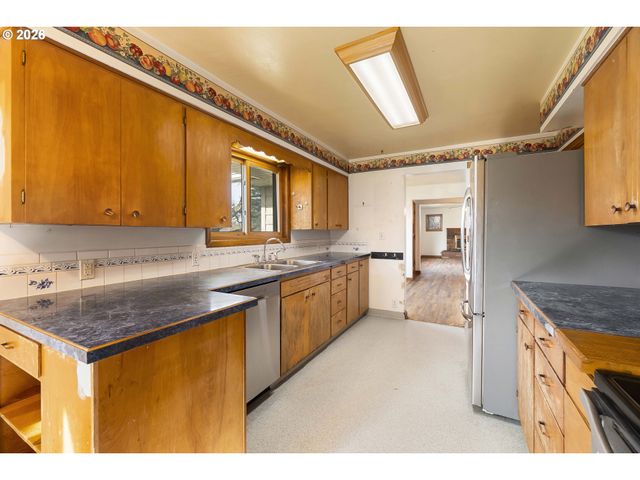 894 MEADOWLAWN DR SE, Salem, OR 97317