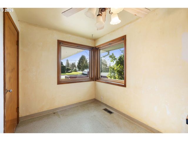 894 MEADOWLAWN DR SE, Salem, OR 97317