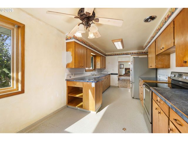 894 MEADOWLAWN DR SE, Salem, OR 97317