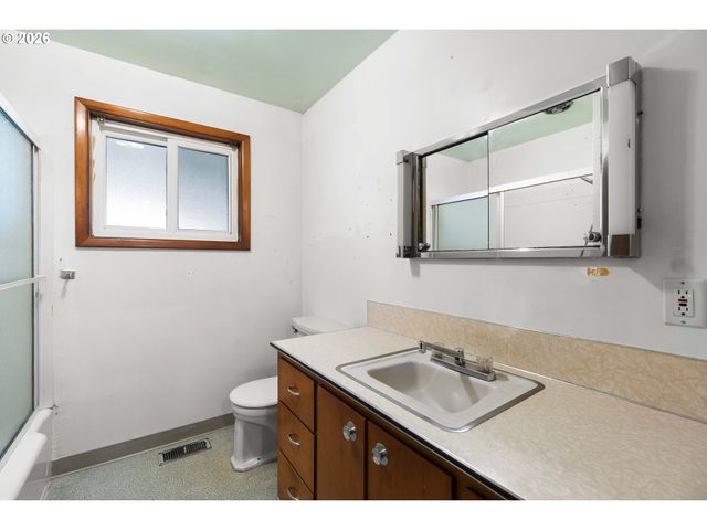 894 MEADOWLAWN DR SE, Salem, OR 97317