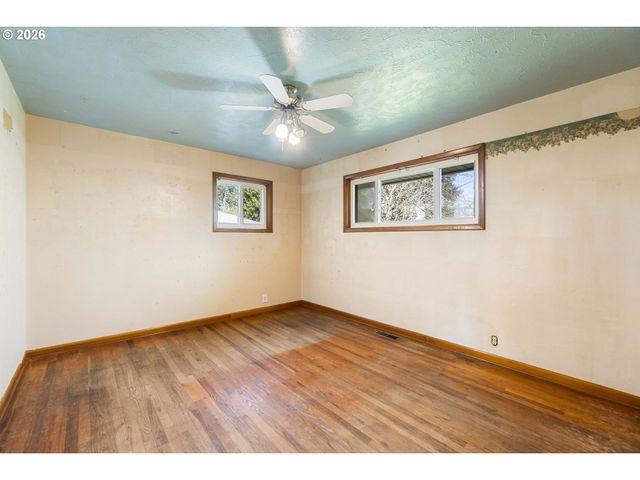 894 MEADOWLAWN DR SE, Salem, OR 97317