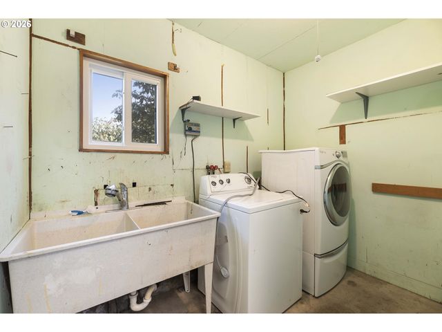 894 MEADOWLAWN DR SE, Salem, OR 97317